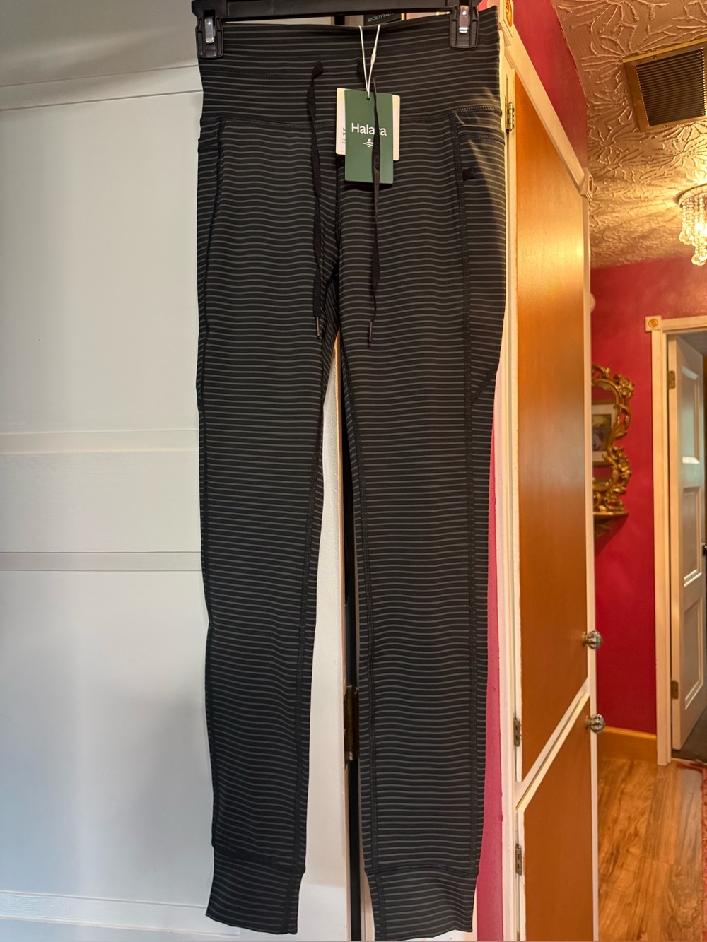 HALARA Black with Gray Thin Stripe Leggings